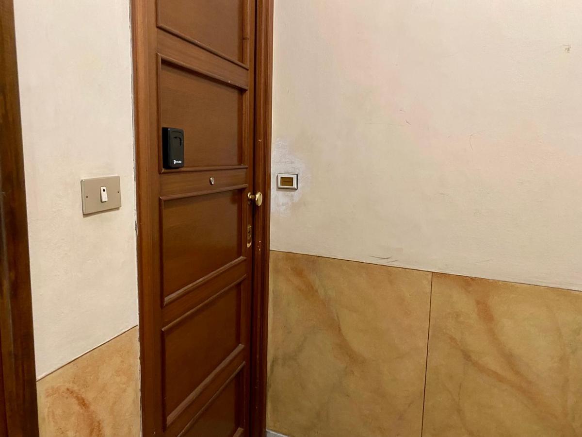 Apartamento Metro Bengasi La Dimora Di Lucrezia *