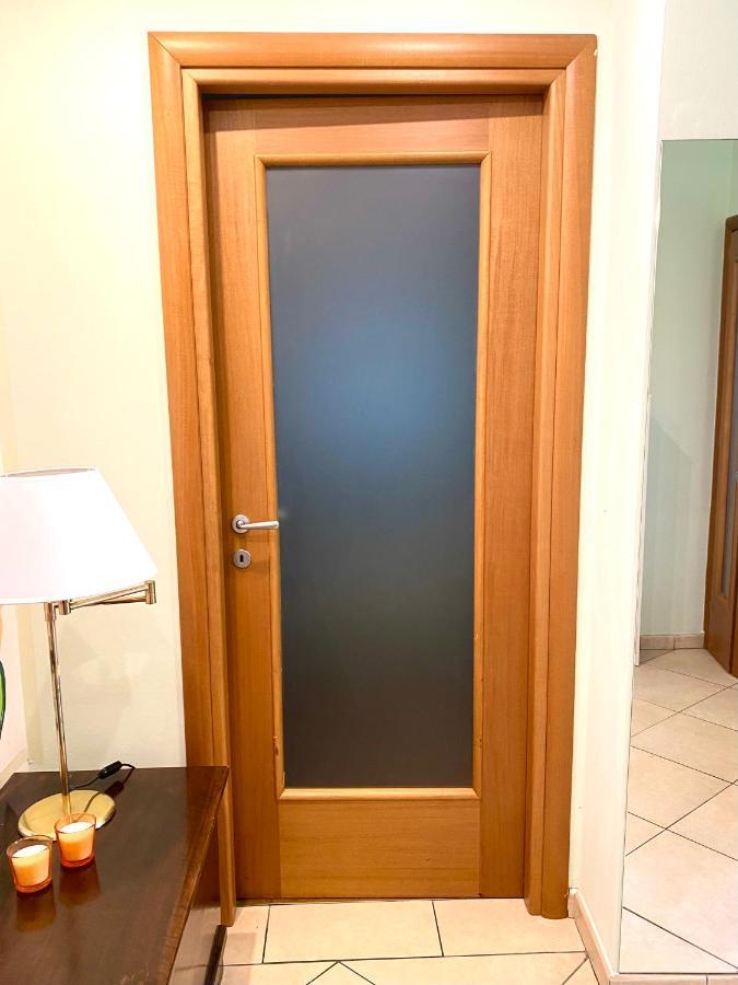 Apartamento Metro Bengasi La Dimora Di Lucrezia