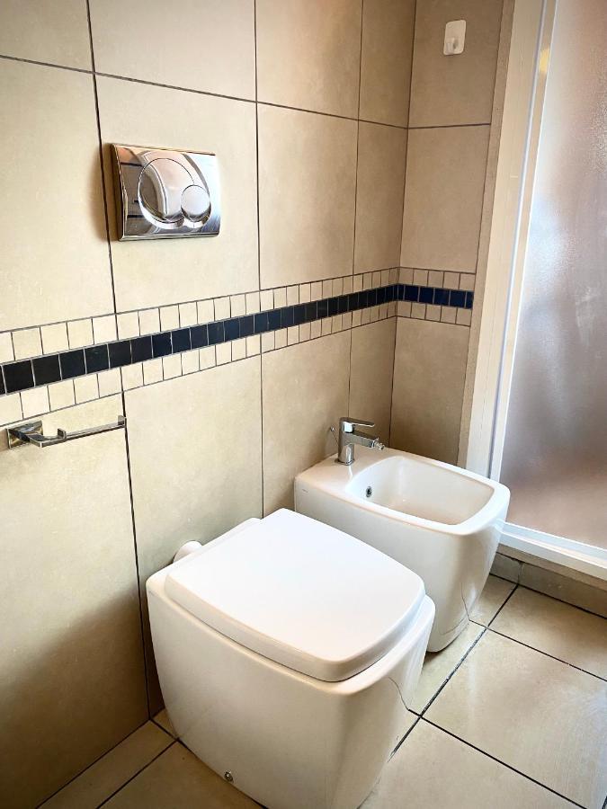 Apartamento Metro Bengasi La Dimora Di Lucrezia